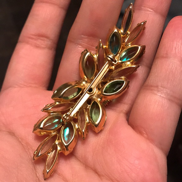 SOLD -Large vintage gold tone AB brooch beautiful! - Picture 3 of 4